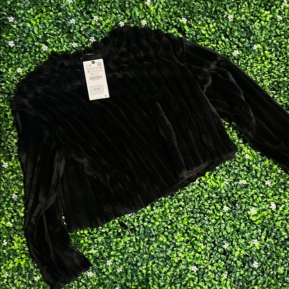 Zara black top, teddy bear style warm and cozy new with tags size small - Picture 1 of 3